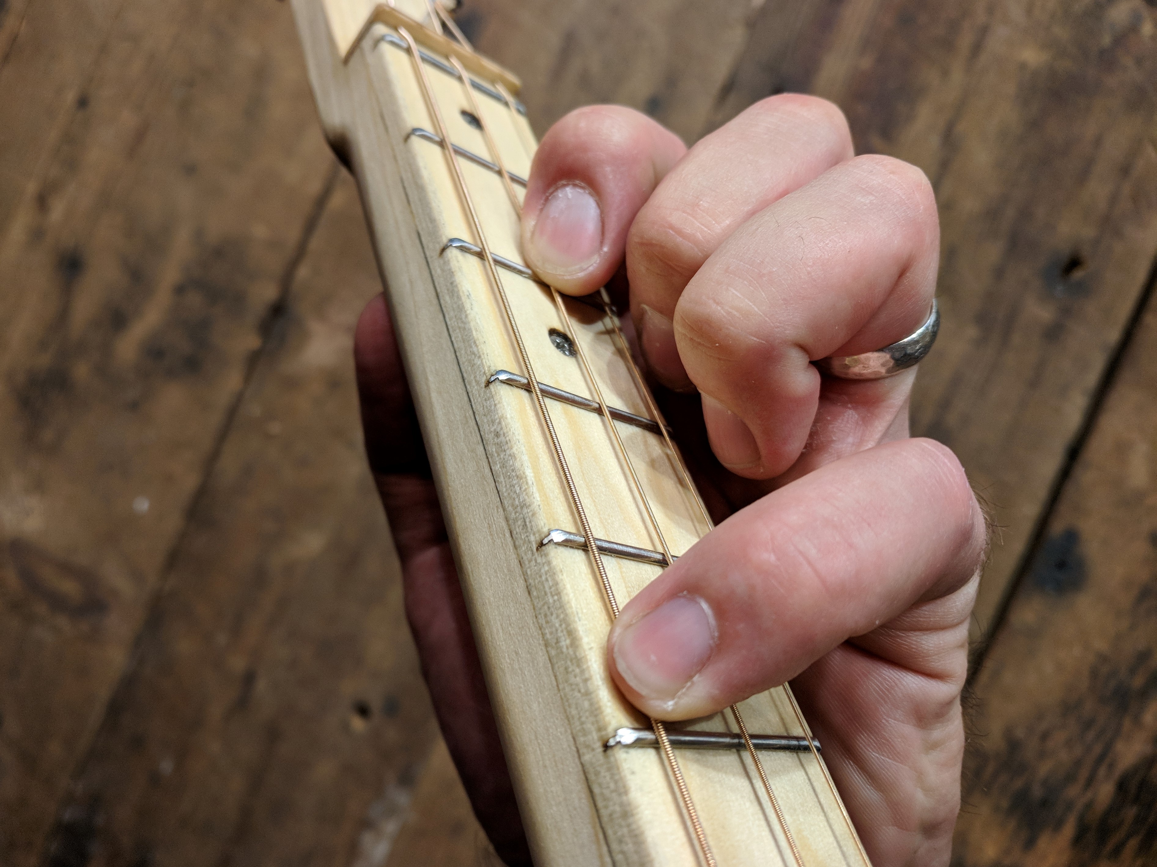 C major chord form for 3-string cigar box guitar, C in the bass