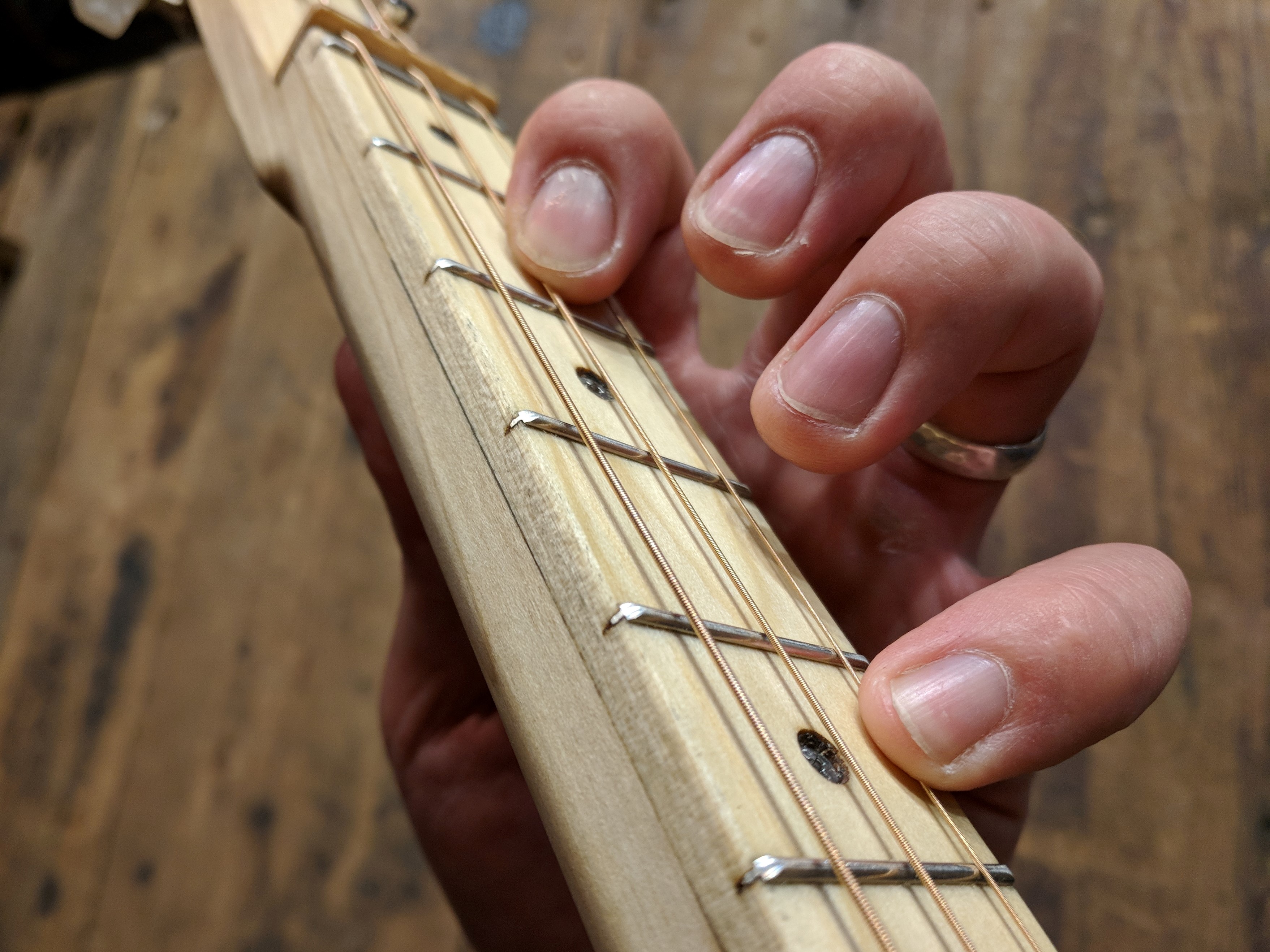 C major chord form for 3-string cigar box guitar, G in the bass