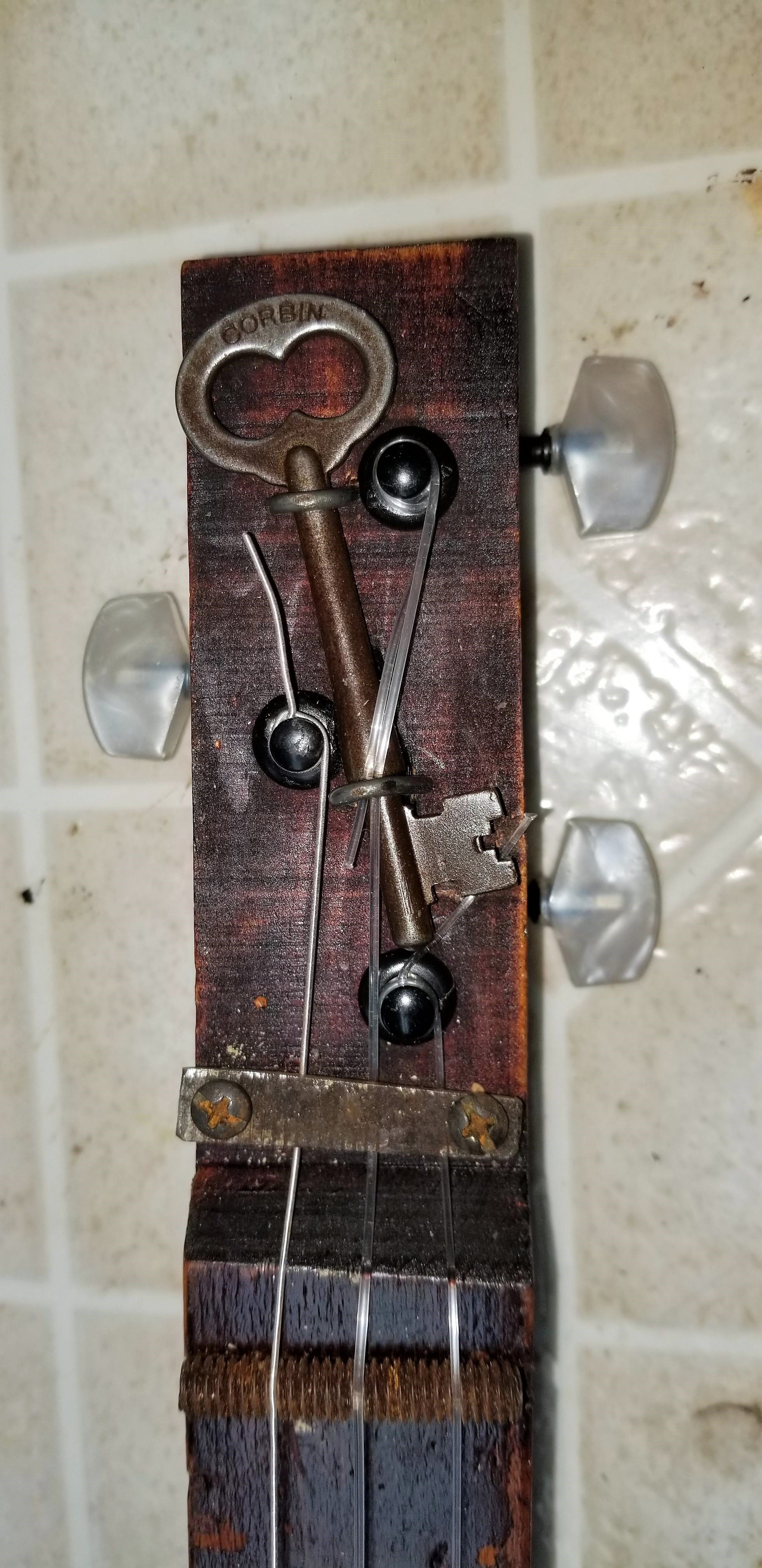 Bean Hill Hobo Fiddle headstock by Chuck K.