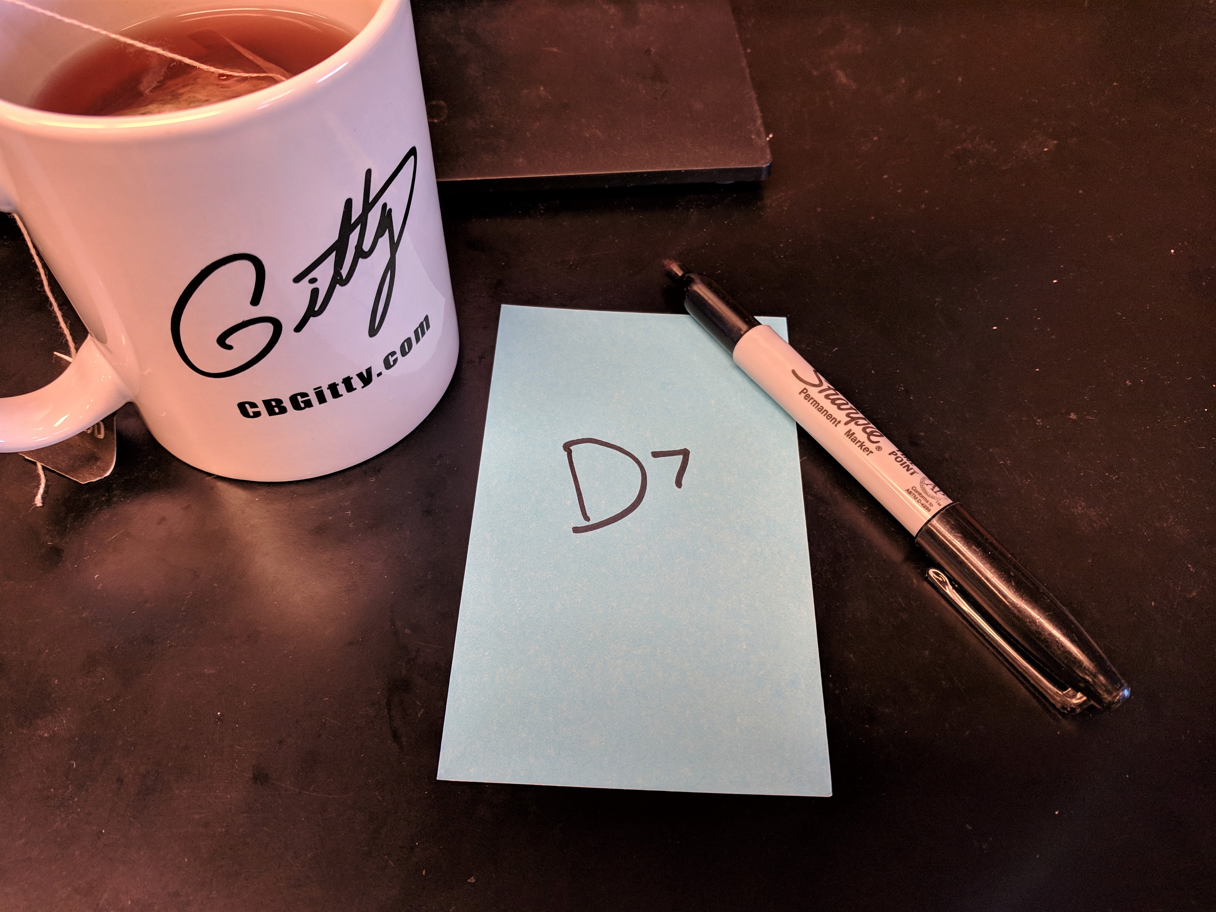 The name-side of the flash card reads the chord D7