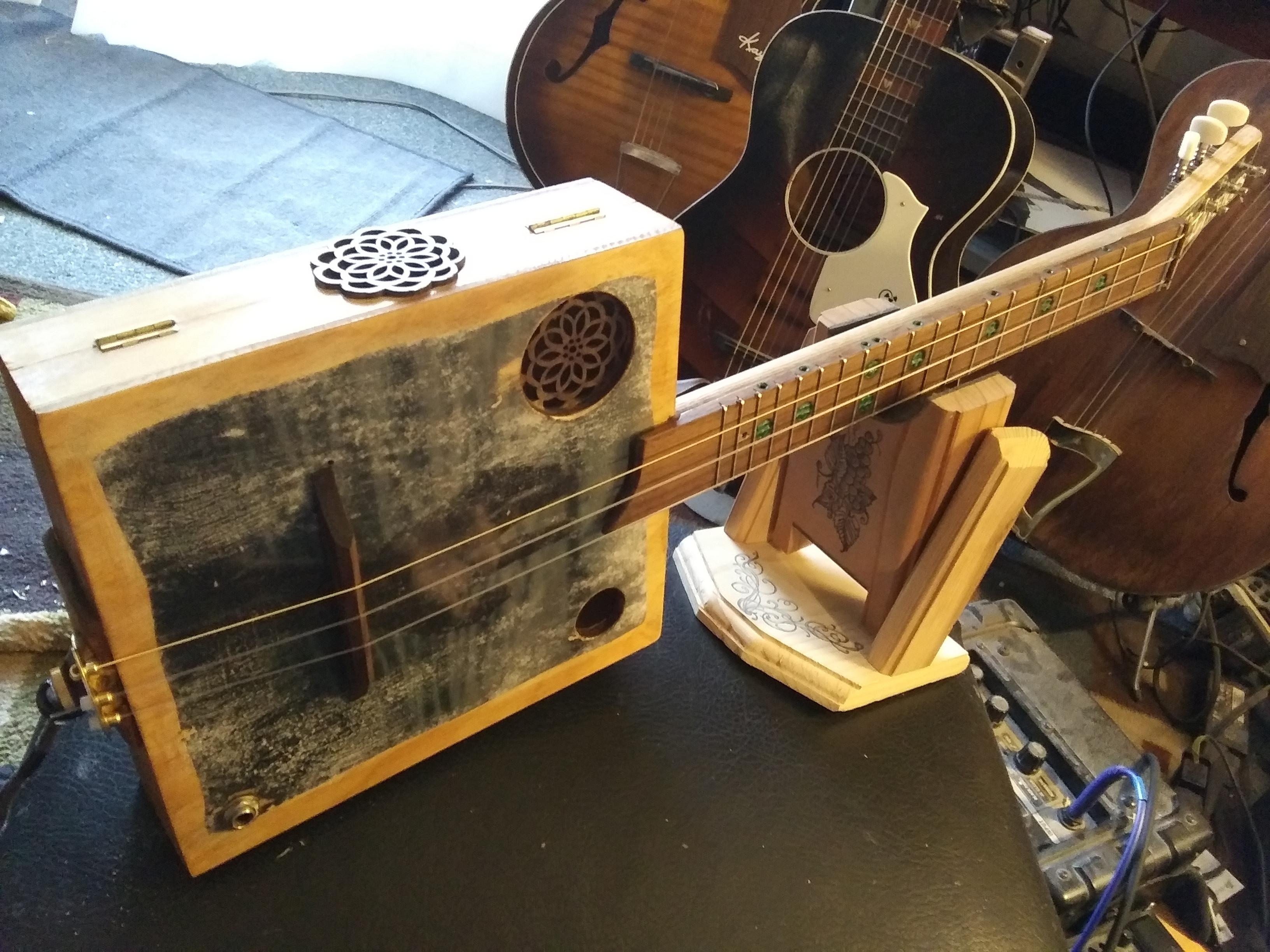Finished commemorative The Diviners Drowning Man Hand Hobo Fiddle
