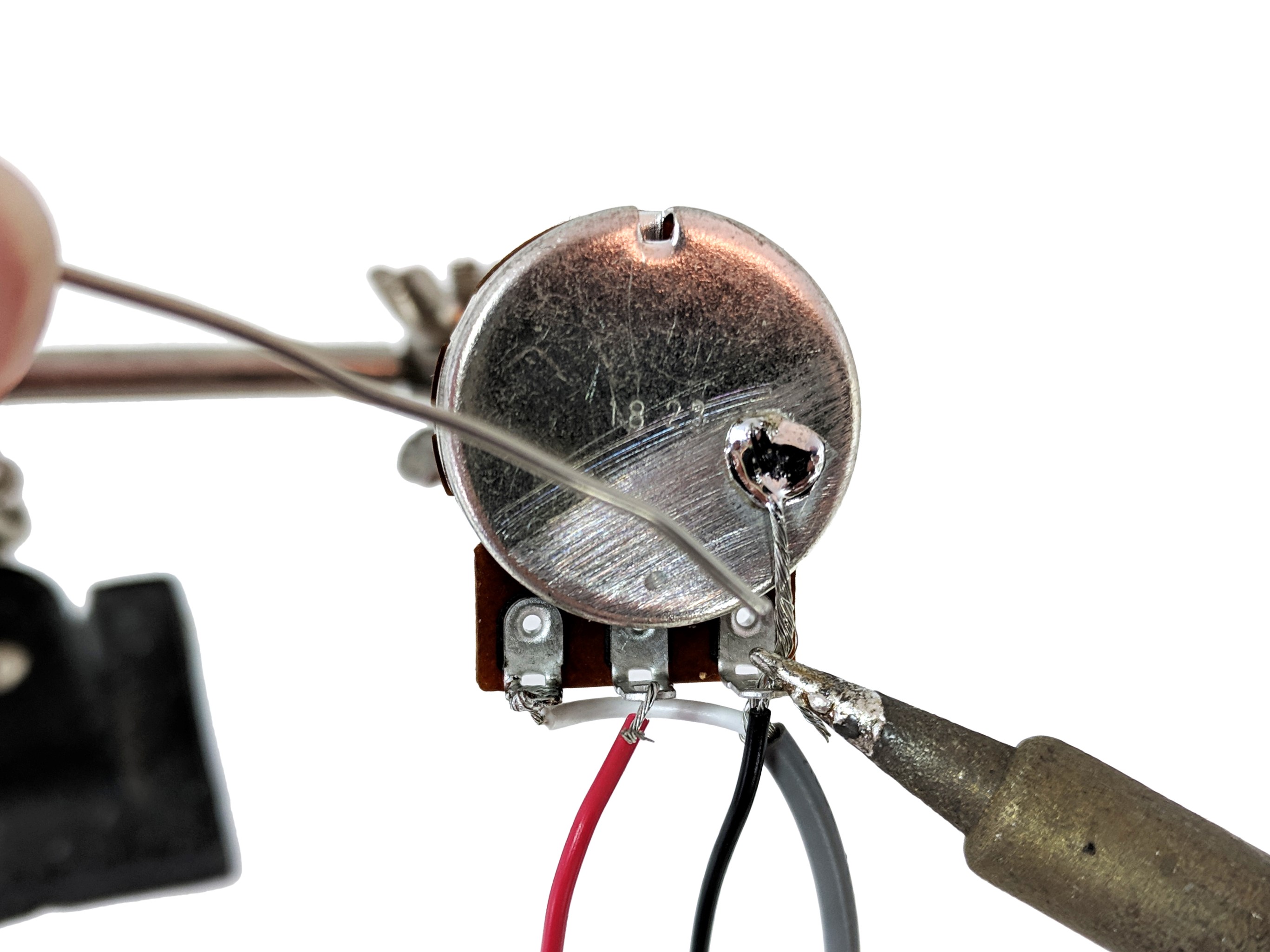 Grounding pickup wires to back of volume potentiometer